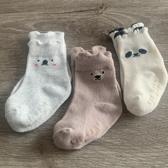 🛍️3 for $20🛍️ 6pairs infant Socks 2pairs infant scratch mittens - Picture 3 of 4